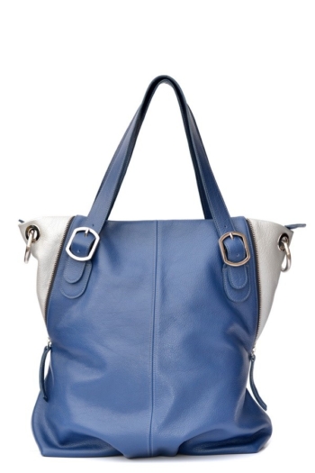 O geanta de dama mare si frumoasa de culoare albastra
