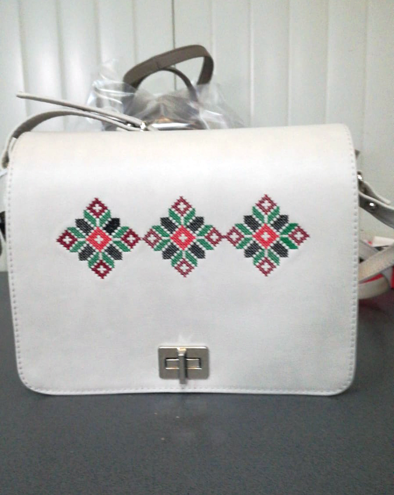 Geanta realizata personalizat in atelier cu broderie traditionala romaneasca