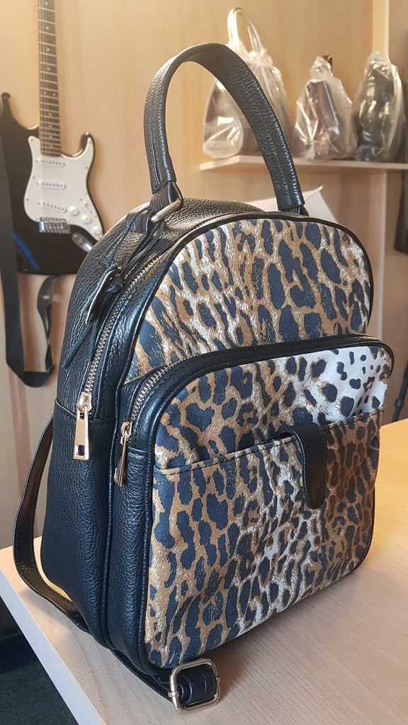 Rucsac de dama negru, cu animal print, din piele naturala