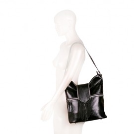 Geanta dama accesorizata cu o curea ornamentala cu franjuri