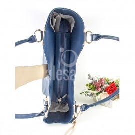 Geanta mare de umar, albastru cu crem, cu forma barcuta, Flavia