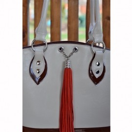 Poseta din piele, ornament in forma de inima si canafior