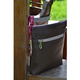 Poseta din piele cu fermoare multiple si combinatie de culori