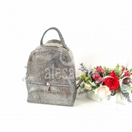 Rucsac de dama mic, din piele argintie cu sclipiri discrete aurii, Bamby